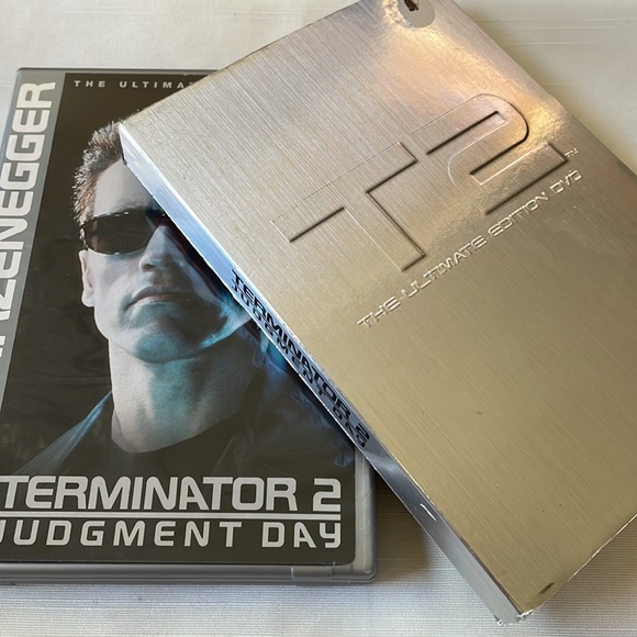T2 Terminator 2 The Ultimate Edition Judgment Day DVD 2 Disc Set - Picture 2 of 9
